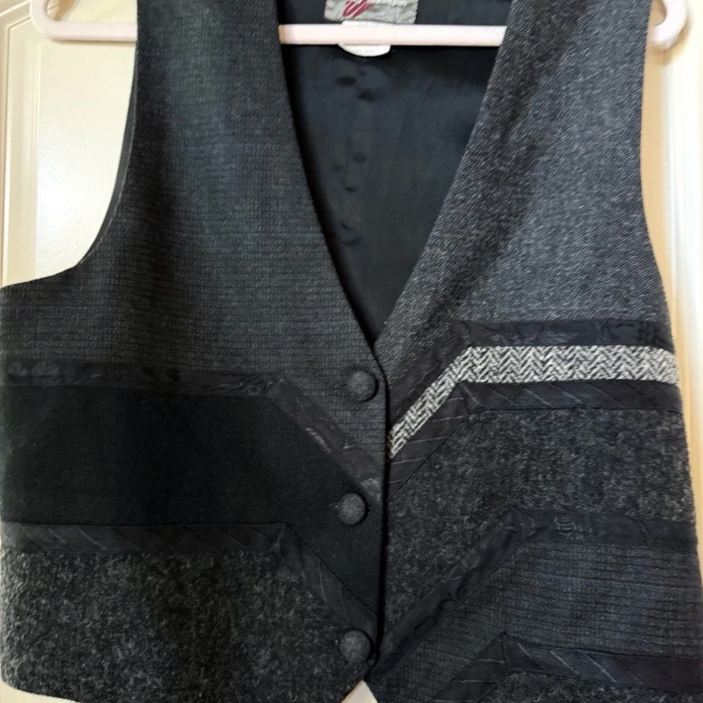 Stylish Vtg Mary Flanagan USA made, Patchwork Wool Sz M Gray & Black Vest Retro